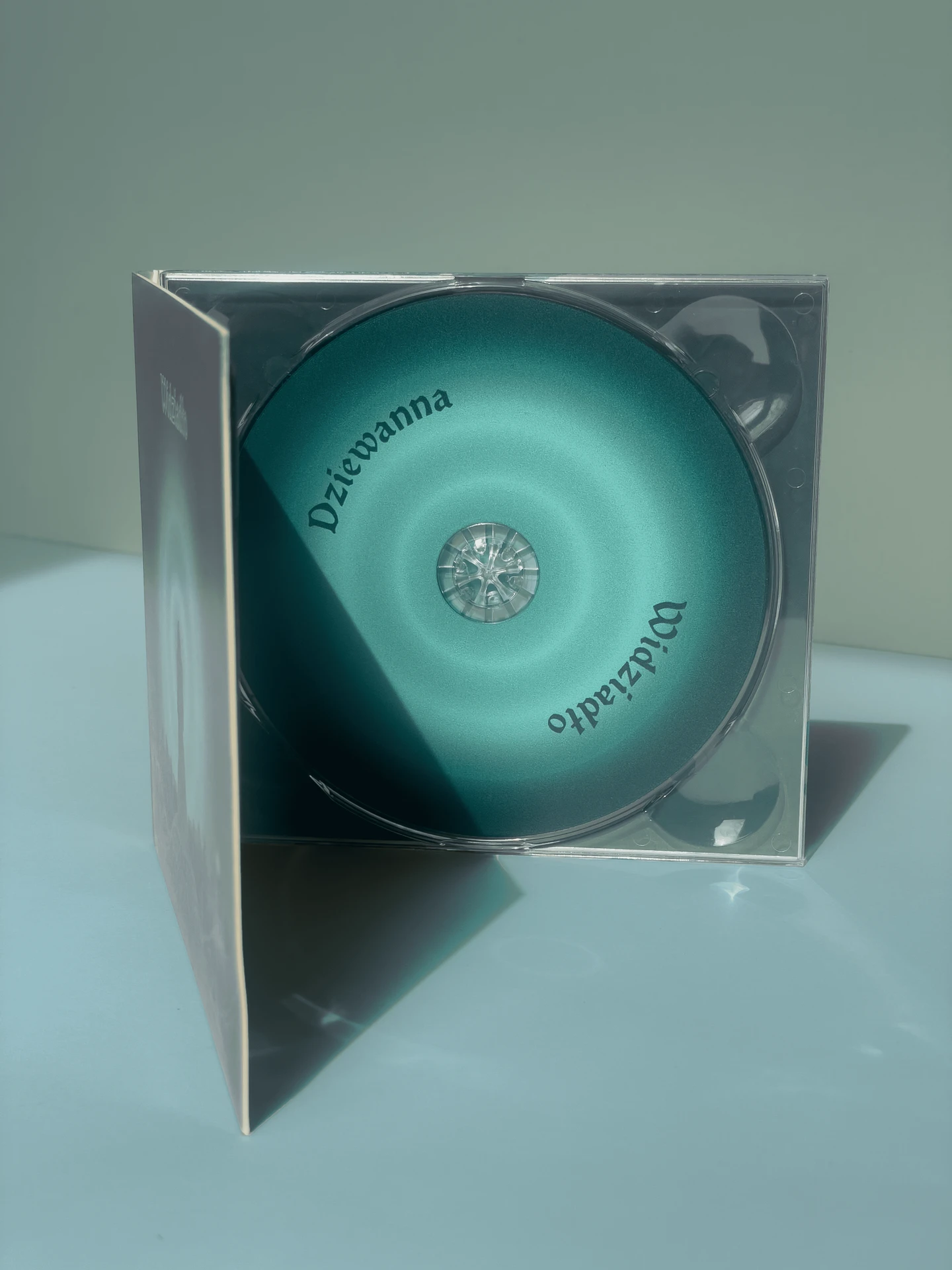 /_next/static/media/dziewannaOpenVertical-1440-q90.1908d8e8.webp